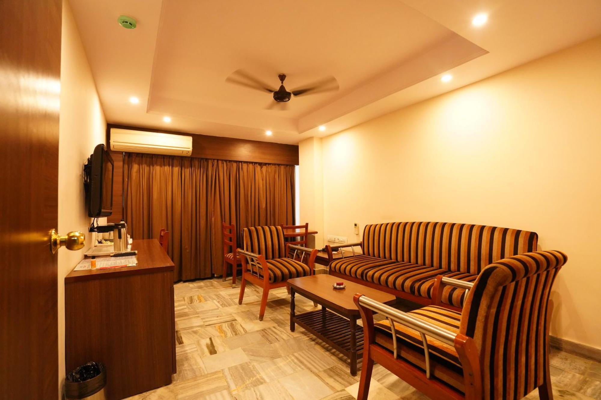 Hotel Jaya Residency Kākināda Exterior foto